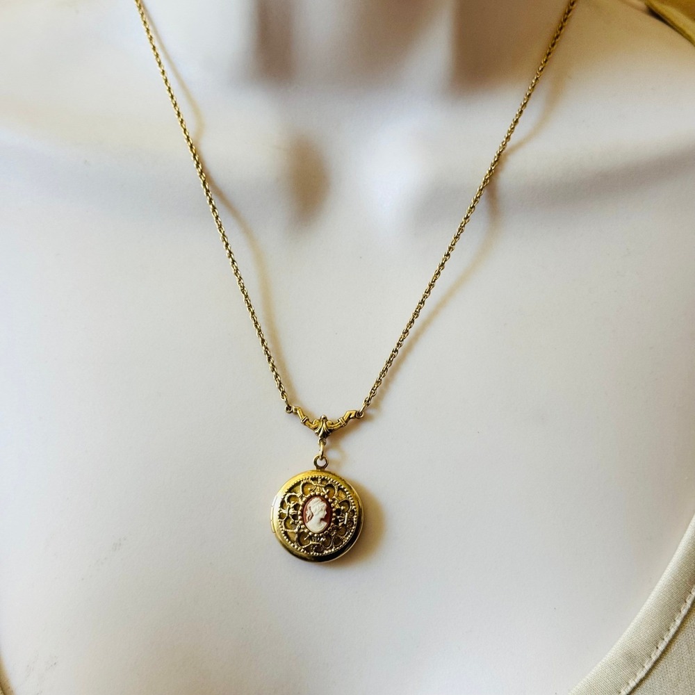 VTG 1928 Co Locket Fob Dangle Necklace Cameo Victorian Style Gold Tone 18" - Picture 2 of 6